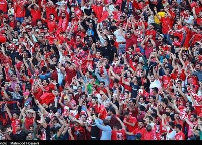 حاشیه دیدار پارس جنوبی - پرسپولیس، خواندن سرود قهرمانی در حضور بازیگر سینما