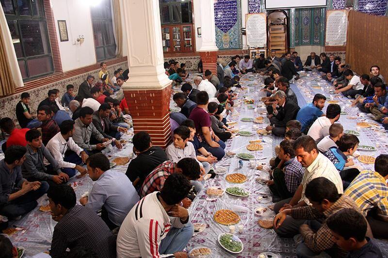 هزار و 700خانوار مددجوی کمیته امداد شهر زاهدان اطعام شدند هزار و 700خانوار مددجوی کمیته امداد شهر زاهدان اطعام شدند