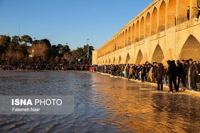 جریان زاینده رود تا نیمه دوم خرداد ماه جریان زاینده رود تا نیمه دوم خرداد ماه
