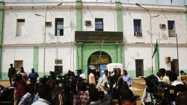 پلیس سودان از تلاش برای فراری دادن شخصیت های نظام سابق خبر پلیس سودان از تلاش برای فراری دادن شخصیت های نظام سابق خبر داد