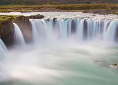 غروب بر آبشار خدایان ایسلند ، تصویر زیبای آبشاری به ارتفاع 12 متر