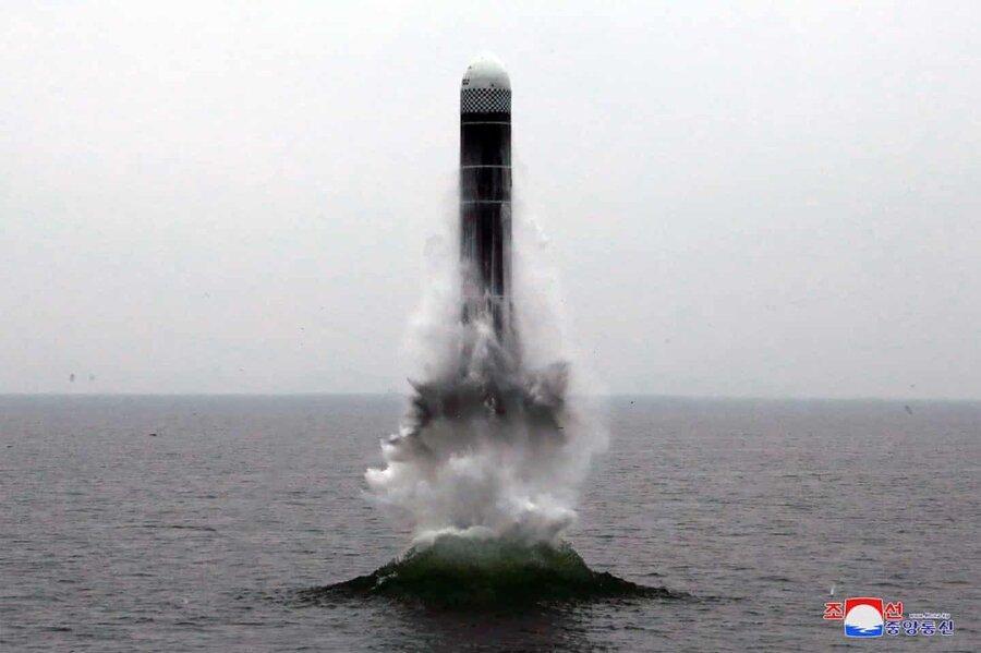 عکس روز: شلیک موشک از زیردریایی