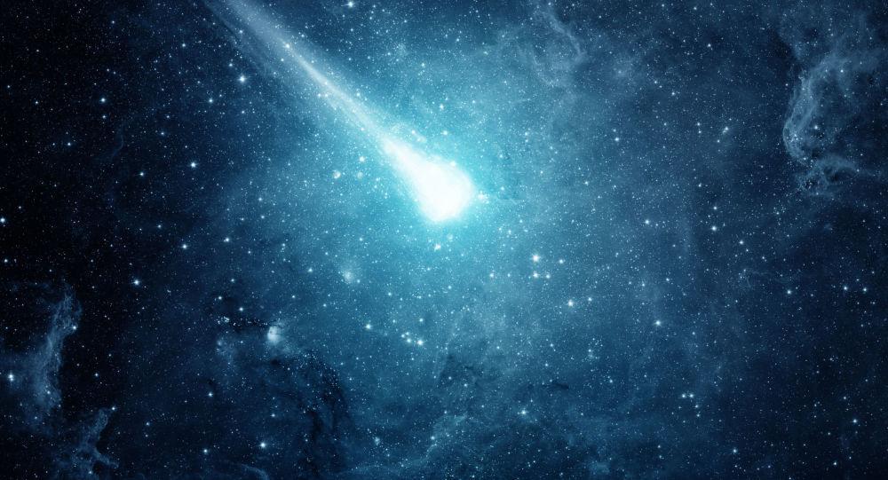 نزدیک شدن یک ستاره دنباله دار به خورشید