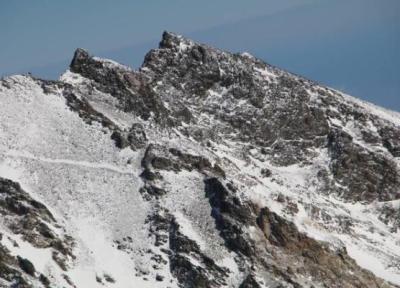 جزئیات فوت دو کوهنورد در علم کوه، امدادگران هم گرفتار شدند