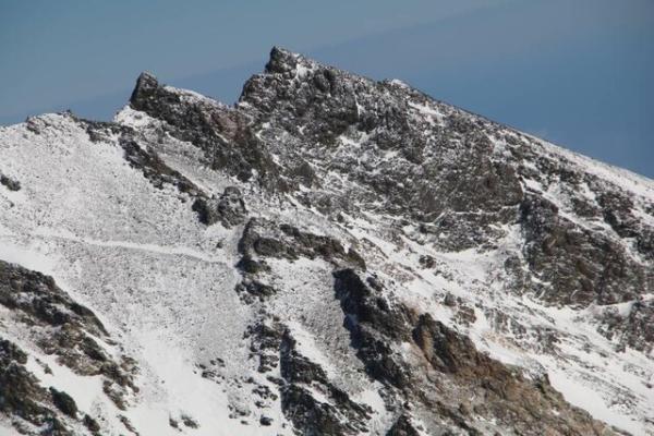 جزئیات فوت دو کوهنورد در علم کوه، امدادگران هم گرفتار شدند
