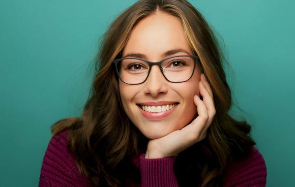 عینک آنتی رفلکس چیست و چه تفاوتی با عینک بلوکات دارد؟